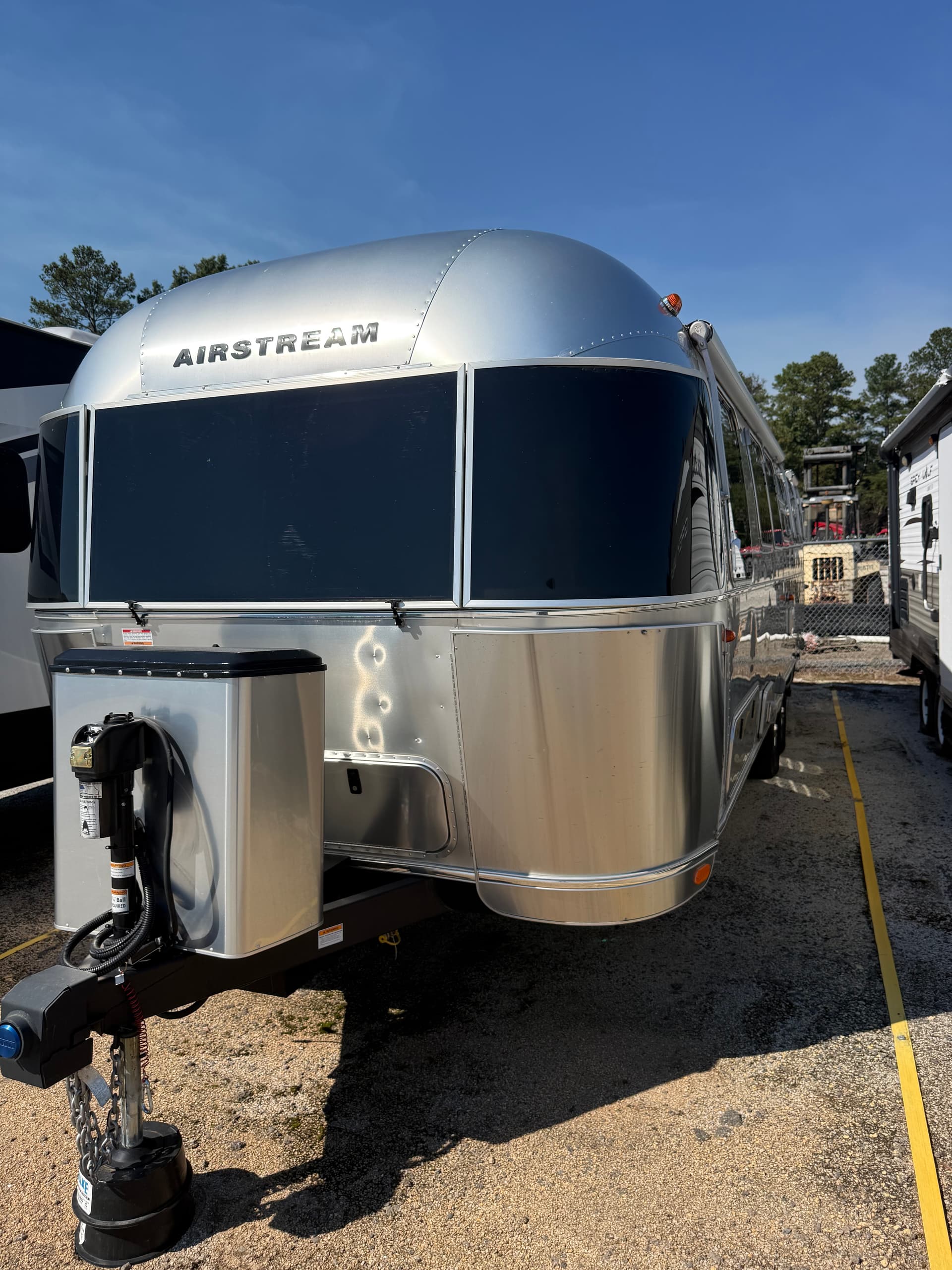 2025 Airstream Flying Cloud 30FBT-Office with Victron Power system