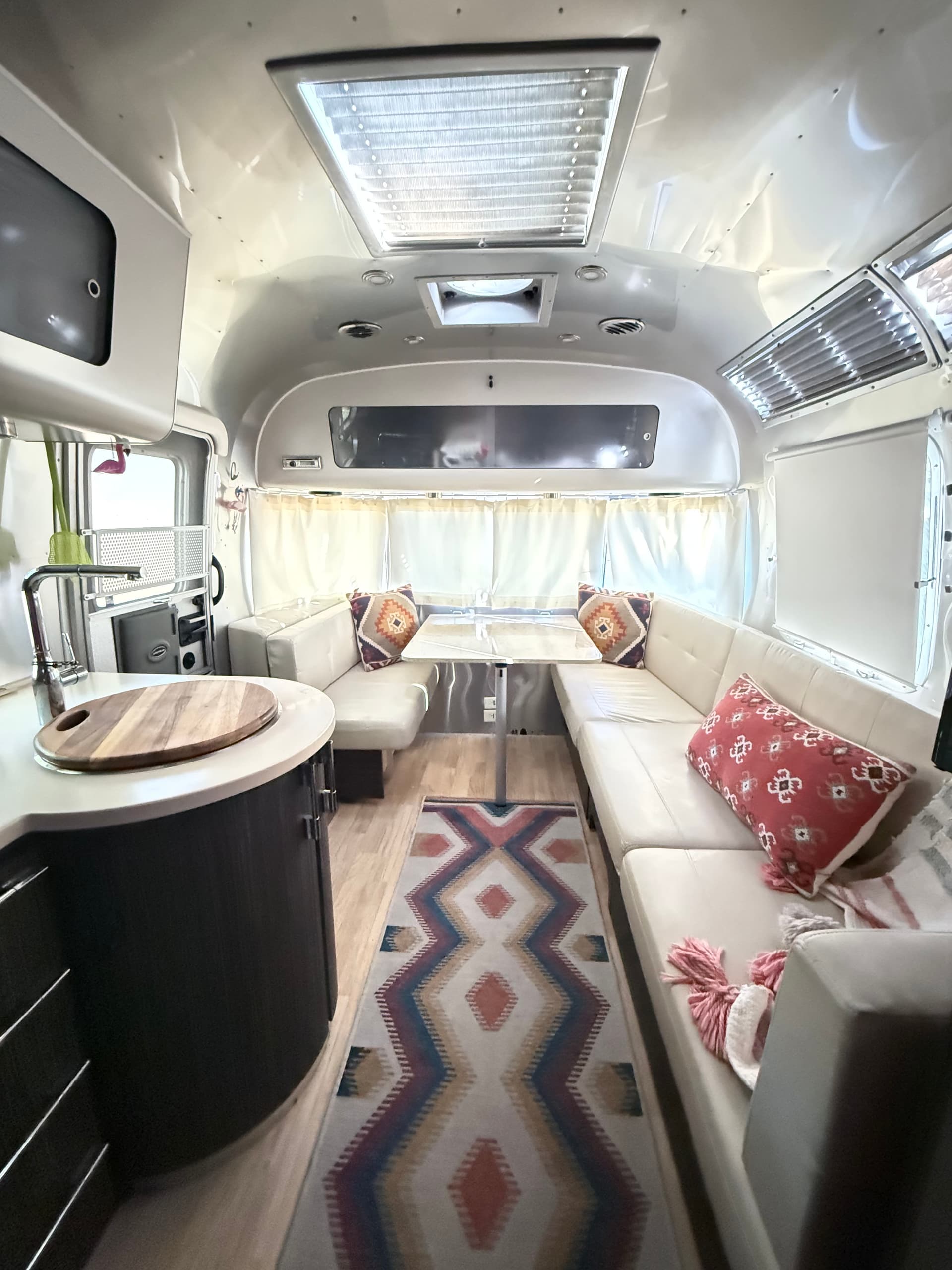 2016 Airstream 27FB International Signature Series