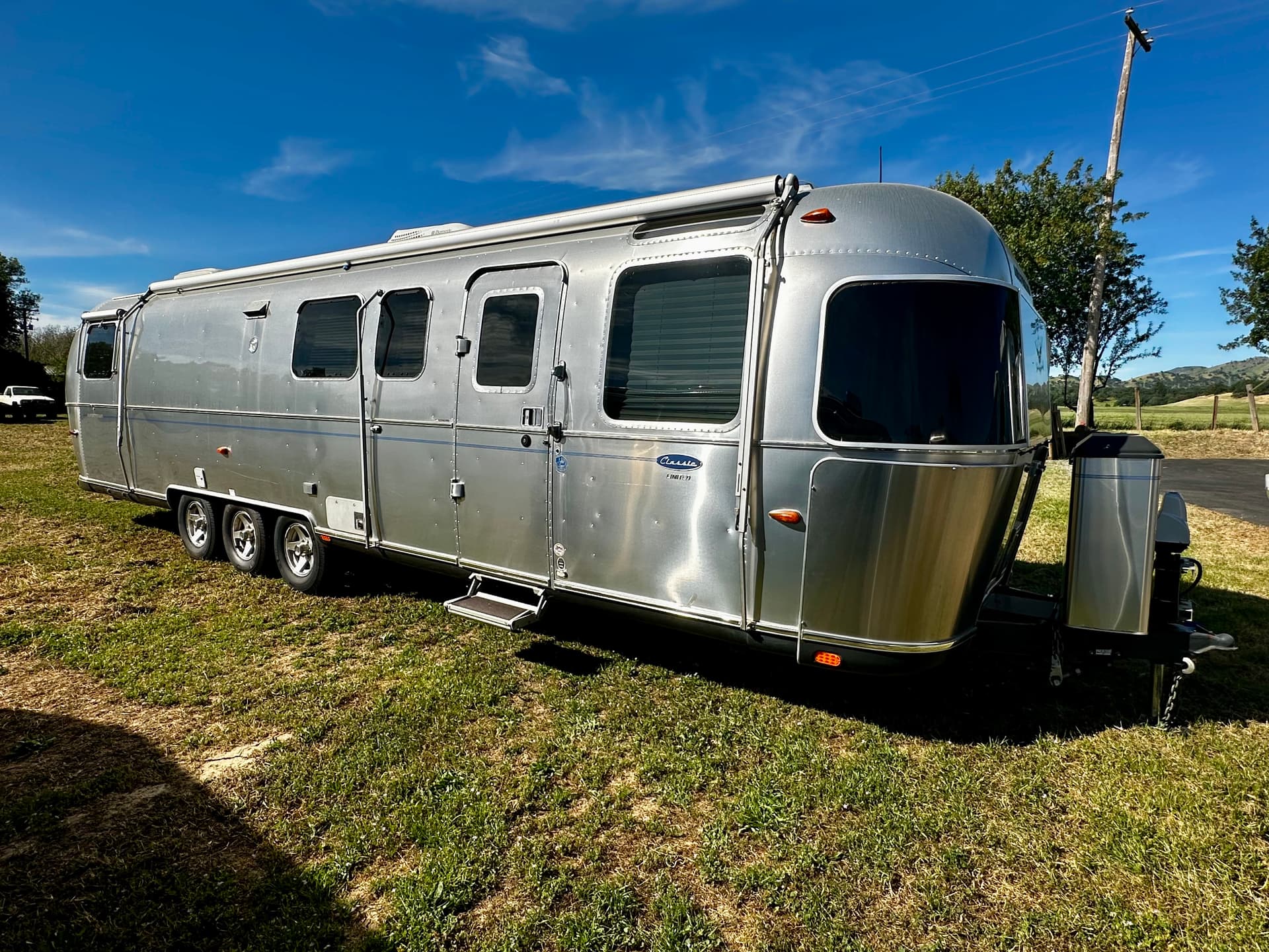 Rare 2009 Airstream Classic Limited with Slideout 34' for Sale!