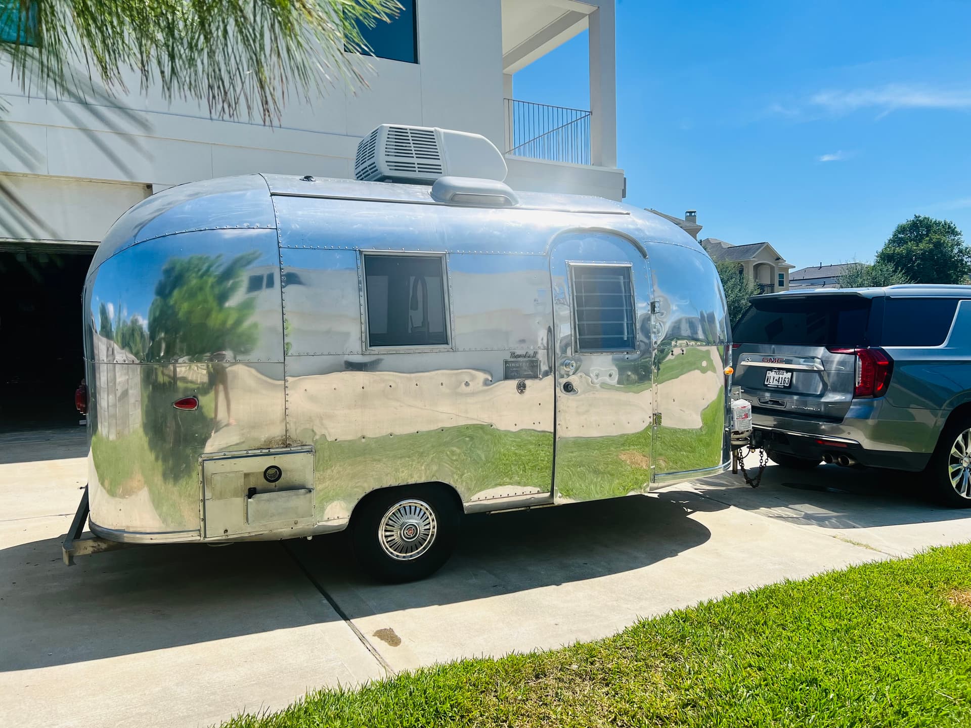1964 Airstream Bambi II 17’ | PROFESSIONALLY Renovated Vintage Camper