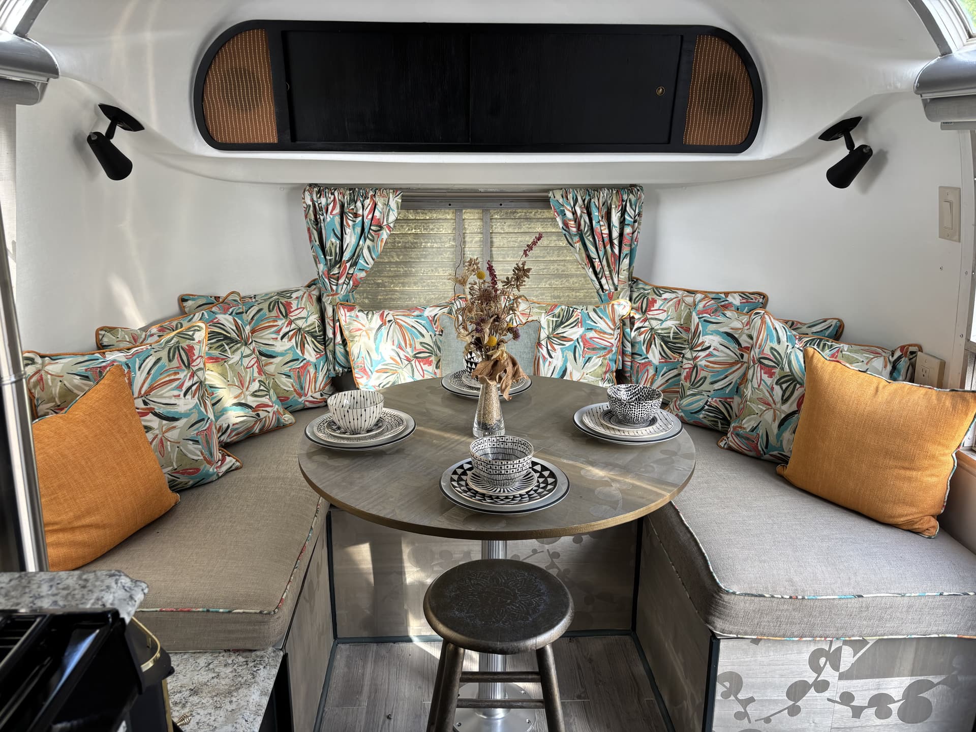 Vintage 1968 Airstream Overlander--Better Than Brand New!