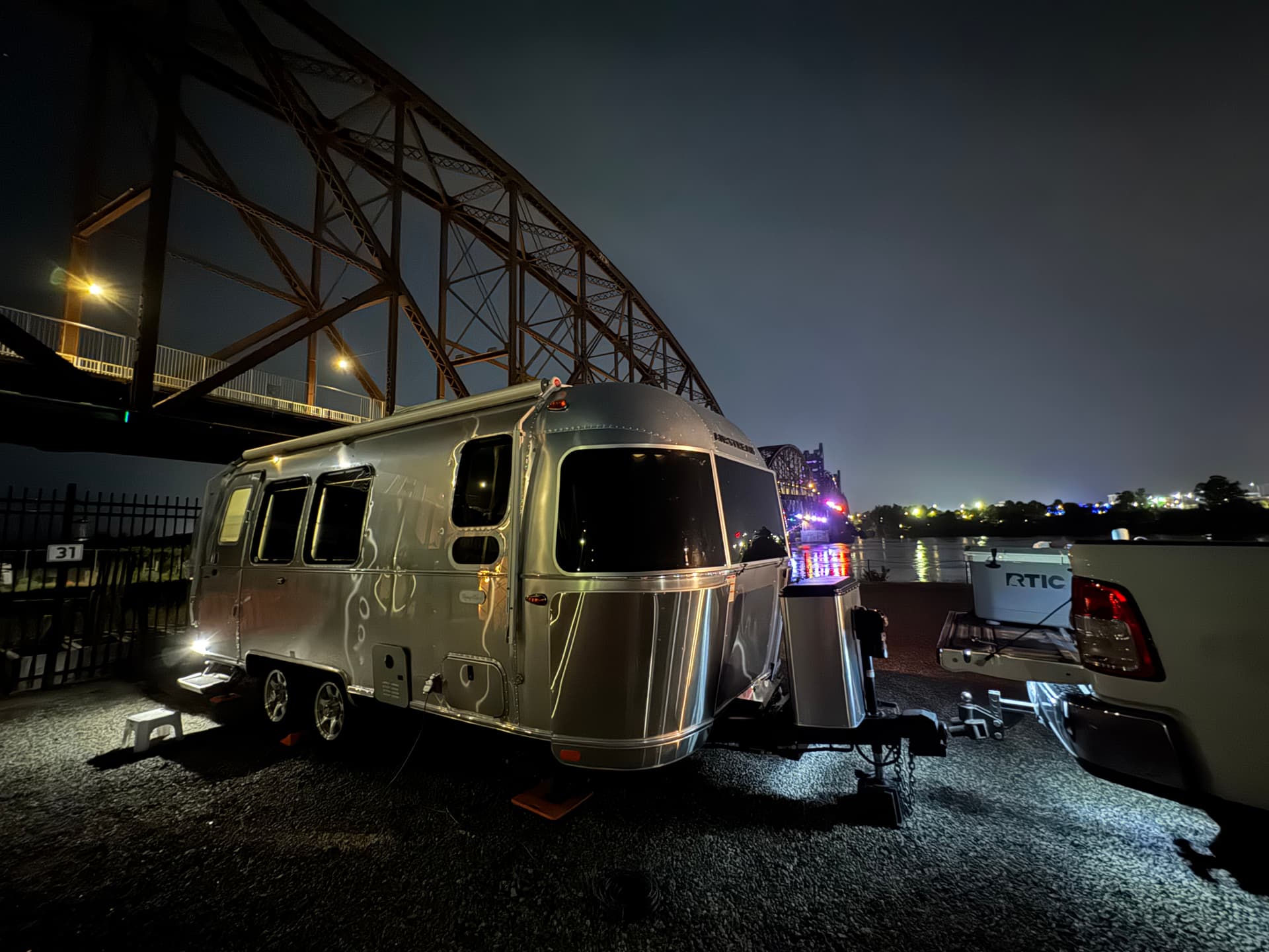 2022 Airstream Flying Cloud 23FB