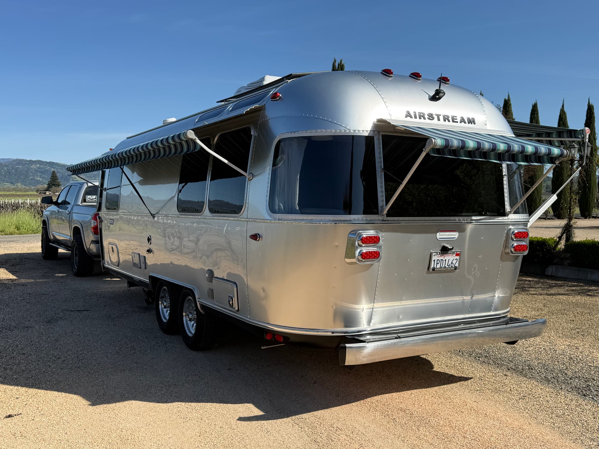 2023 Airstream International Front Twin Bed