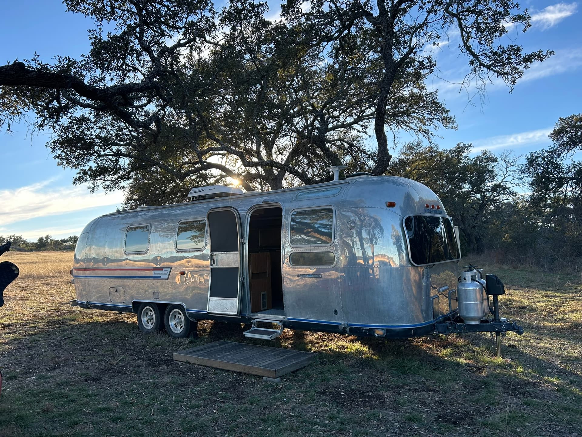 1978 Airstream Sovereign Land Yacht, 31 ft 