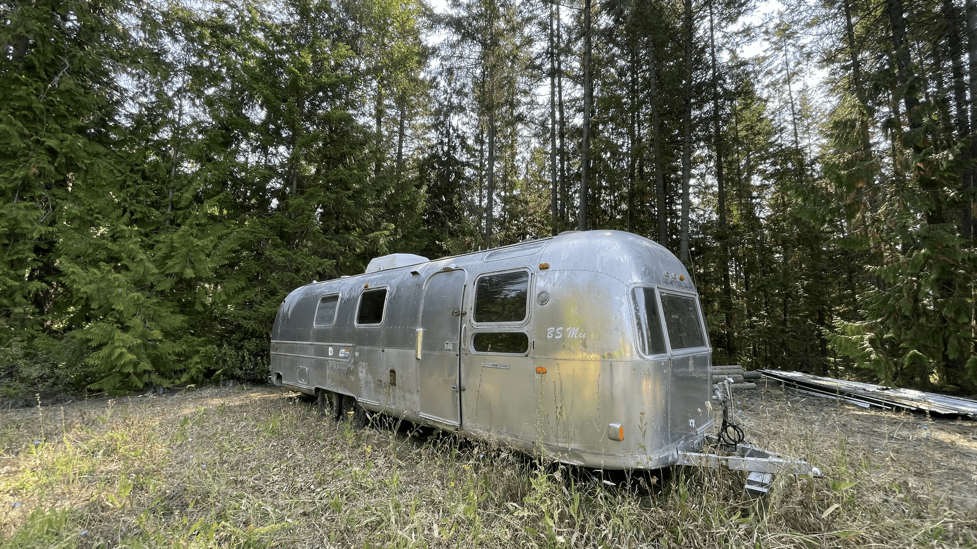 1972 Airstream Land Yacht 31ft — Gutted Project / Restoration