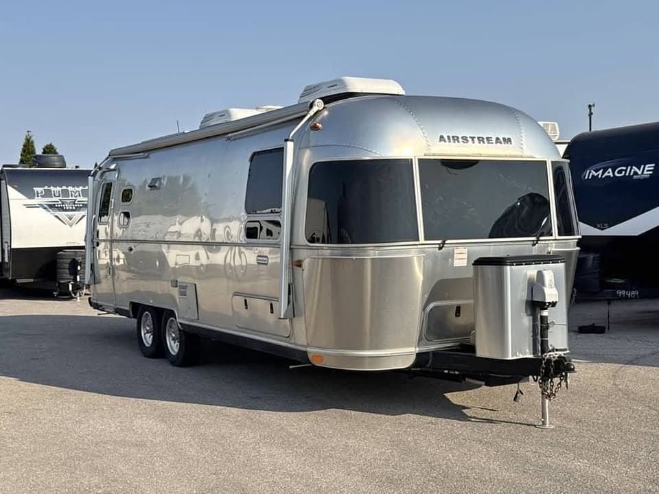 2020 Used Airstream International Serenity 27FB Twin