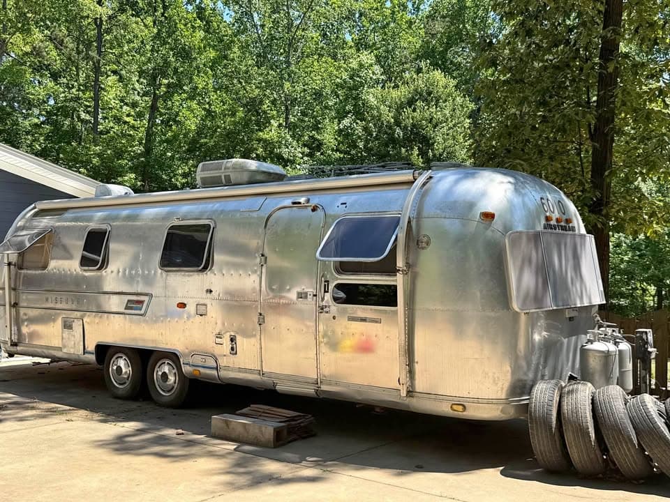 1975 Airstream Land Yacht Sovereign Travel Trailer